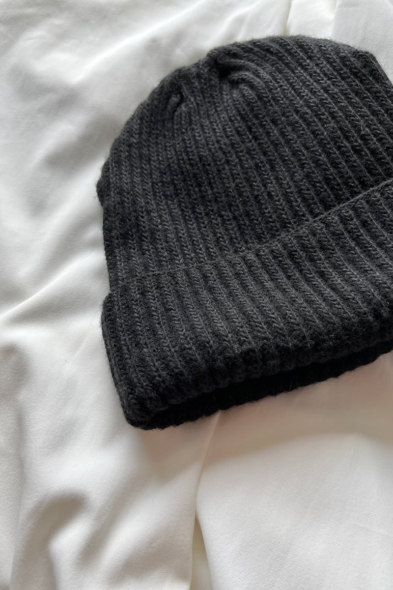 Rib knitted hat